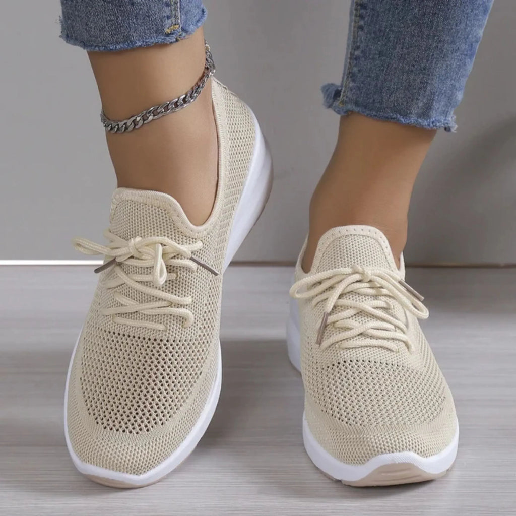 Emma - Sneakersy sznurowane z podeszwą klinową - zdjęcie 3