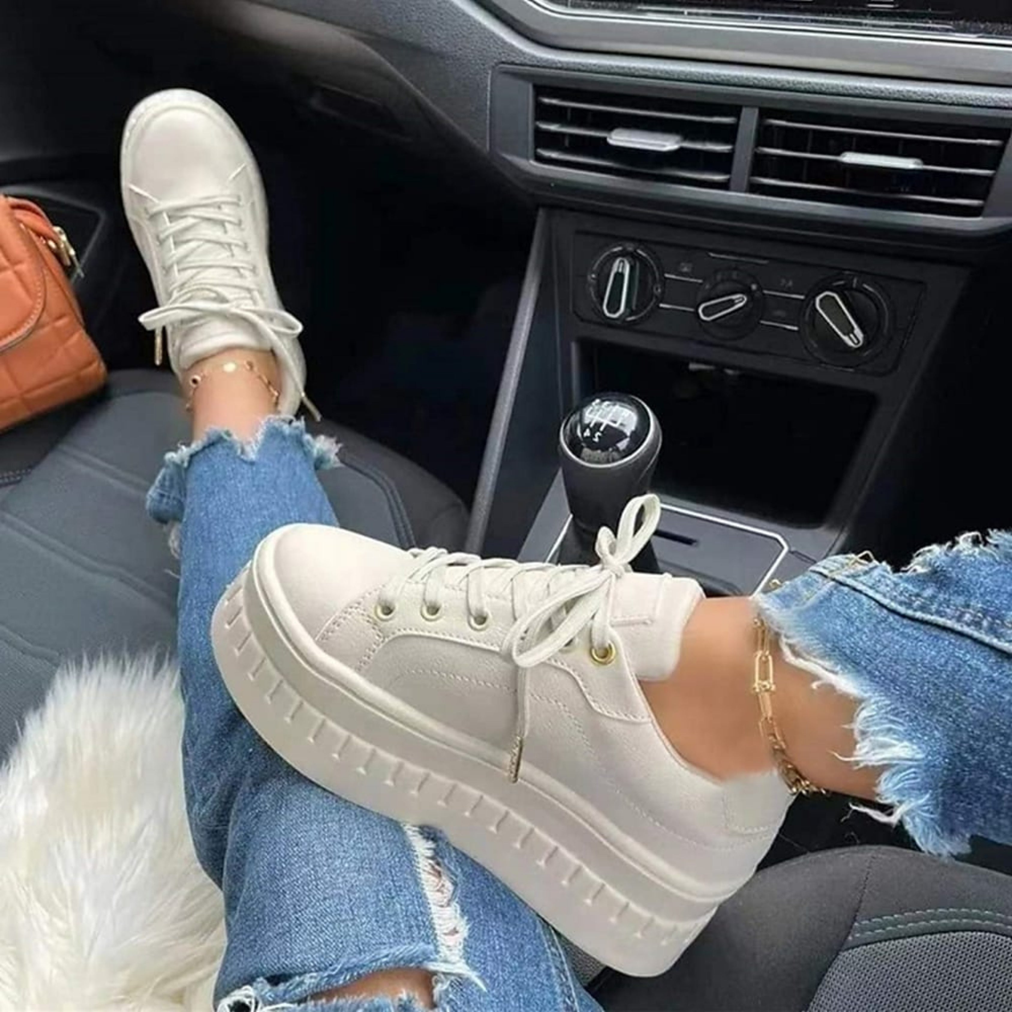 Hannah - Sneakersy na grubej platformie z kontrastową podeszwą - zdjęcie 9