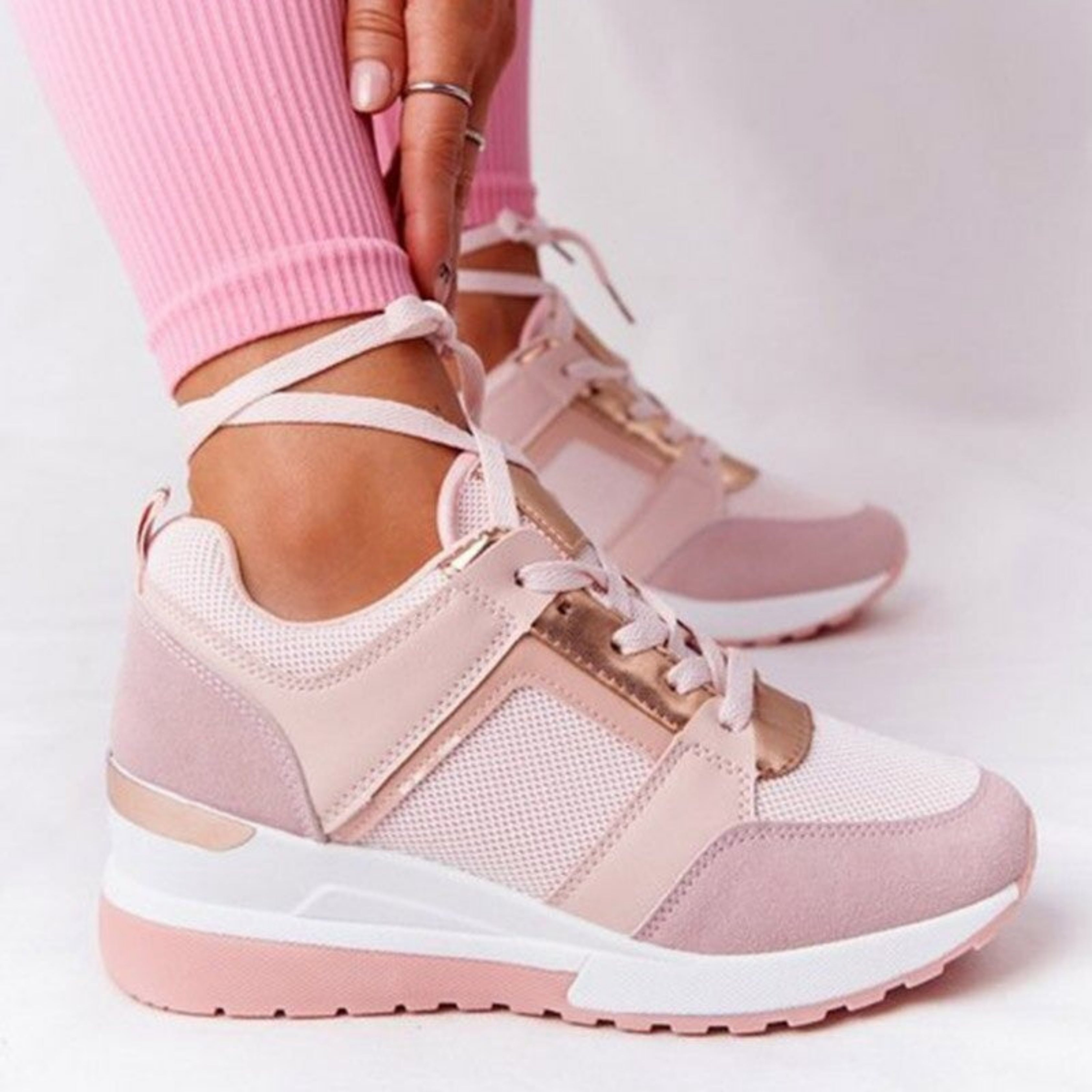 Mia – Stylowe sneakersy na koturnie dla nowoczesnej kobiety - zdjęcie 8