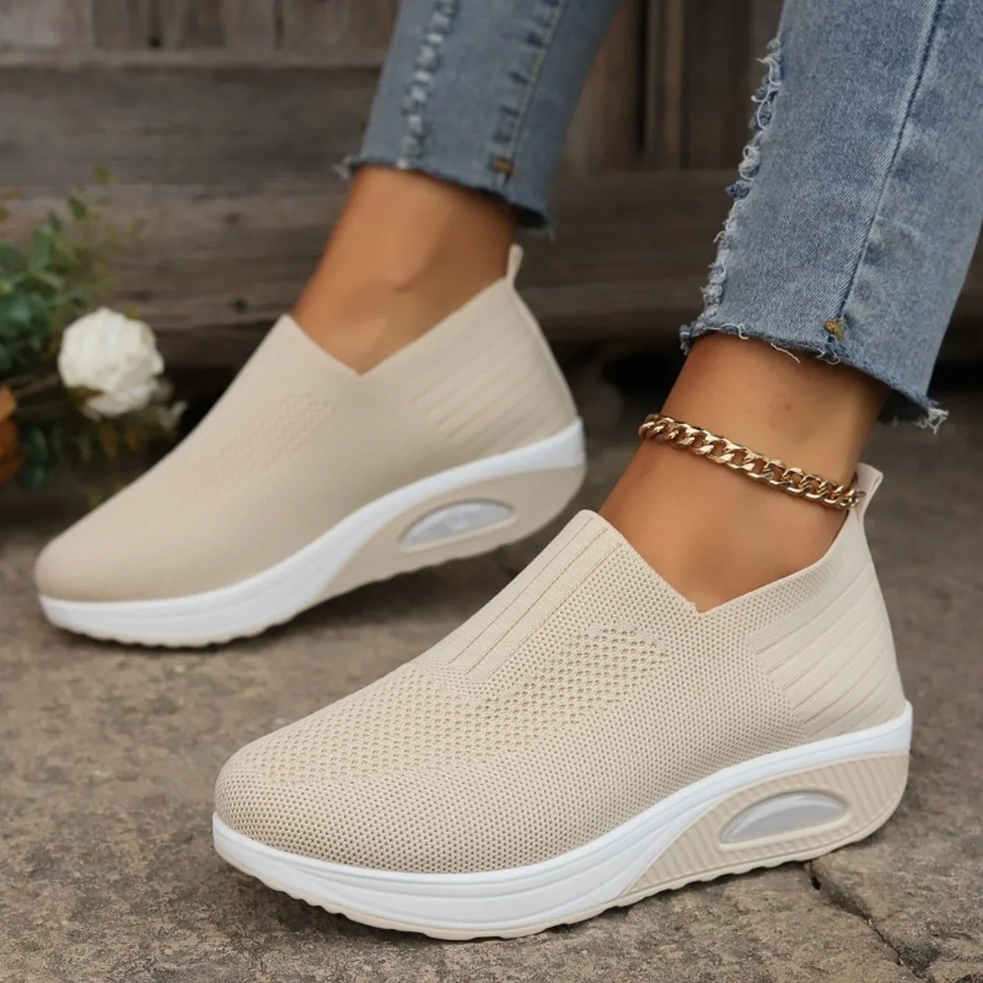 Verena - Wsuwane sneakersy z grubą podeszwą - zdjęcie 4